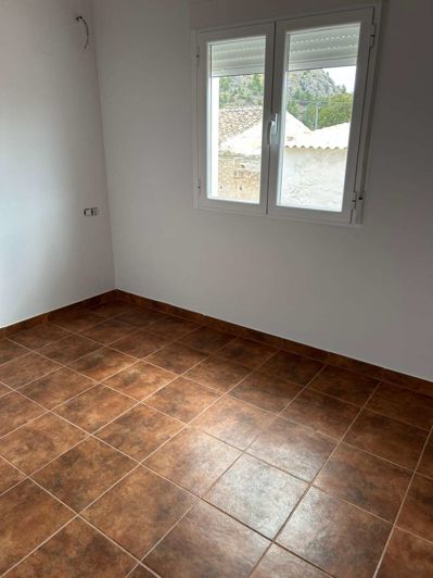 Image No.13-4 Bed Property for sale