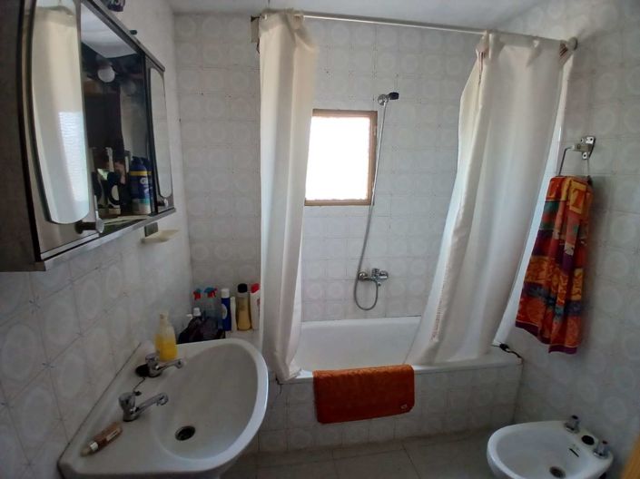 Image No.17-7 Bed Property for sale