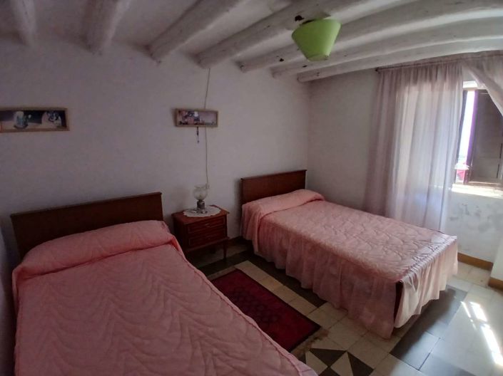 Image No.18-7 Bed Property for sale