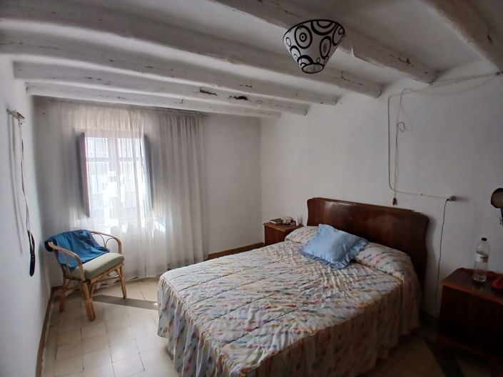 Image No.24-7 Bed Property for sale