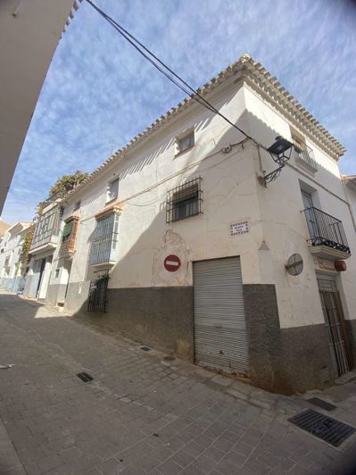 Image No.29-4 Bed Property for sale