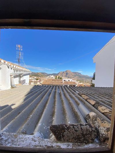 Image No.27-4 Bed Property for sale