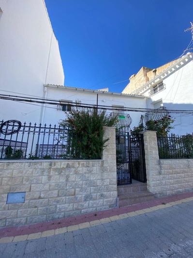 Image No.31-4 Bed Property for sale