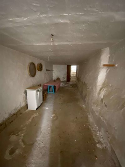 Image No.12-3 Bed Property for sale