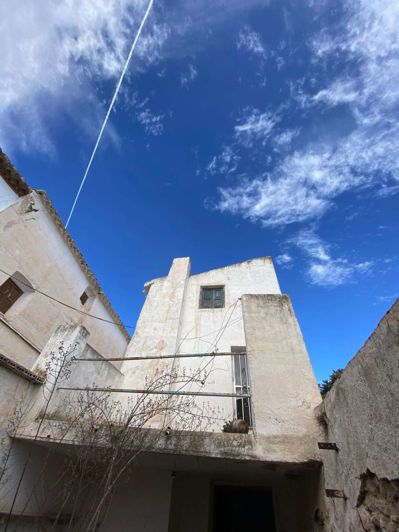 Image No.17-3 Bed Property for sale