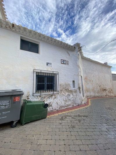 Image No.3-3 Bed Property for sale