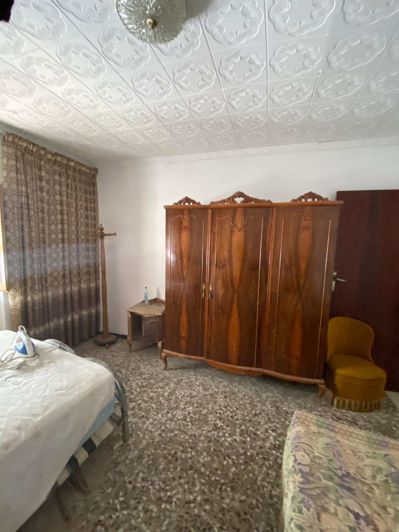 Image No.24-5 Bed Townhouse for sale