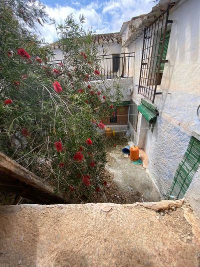 Image No.44-5 Bed Townhouse for sale