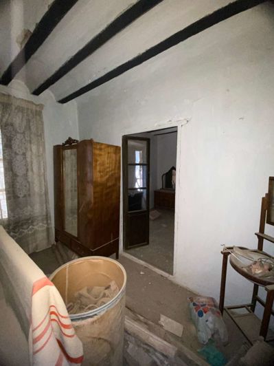 Image No.12-5 Bed Property for sale