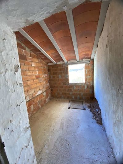 Image No.24-5 Bed Property for sale