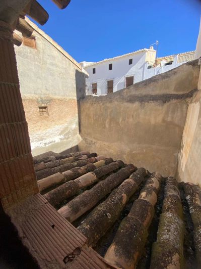 Image No.27-5 Bed Property for sale