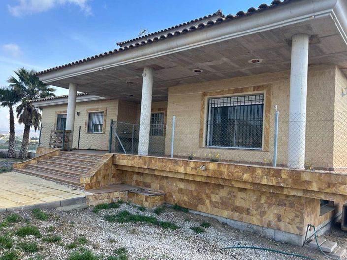 Image No.2-4 Bed Property for sale