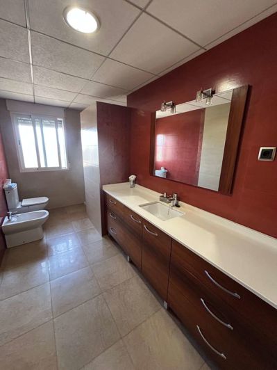 Image No.24-4 Bed Property for sale