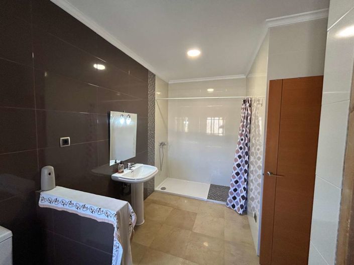 Image No.25-4 Bed Property for sale