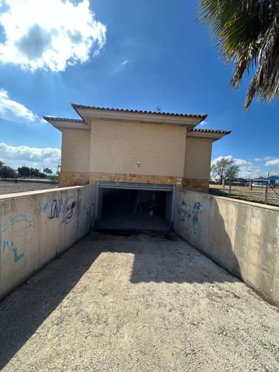 Image No.28-4 Bed Property for sale