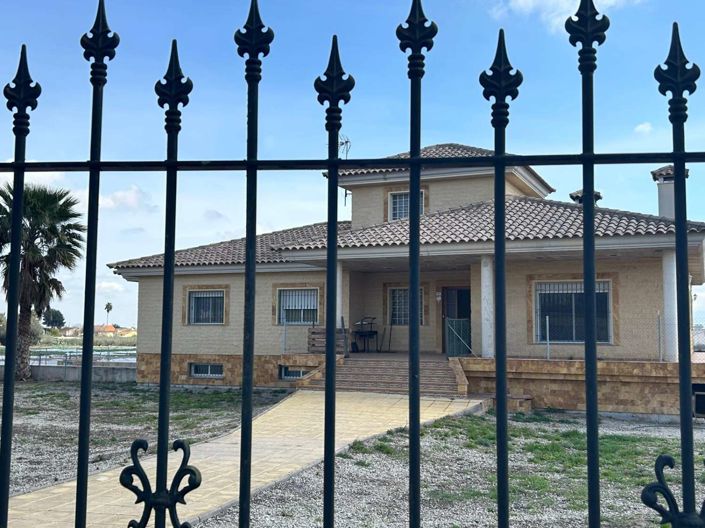 Image No.31-4 Bed Property for sale