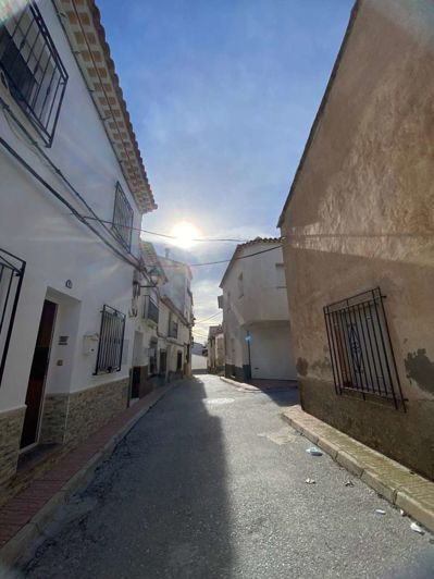 Image No.20-4 Bed Property for sale