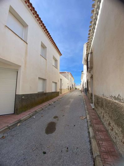 Image No.12-1 Bed Property for sale