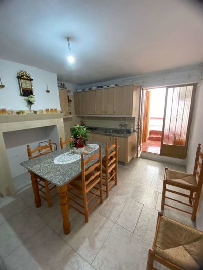 Image No.14-4 Bed Property for sale