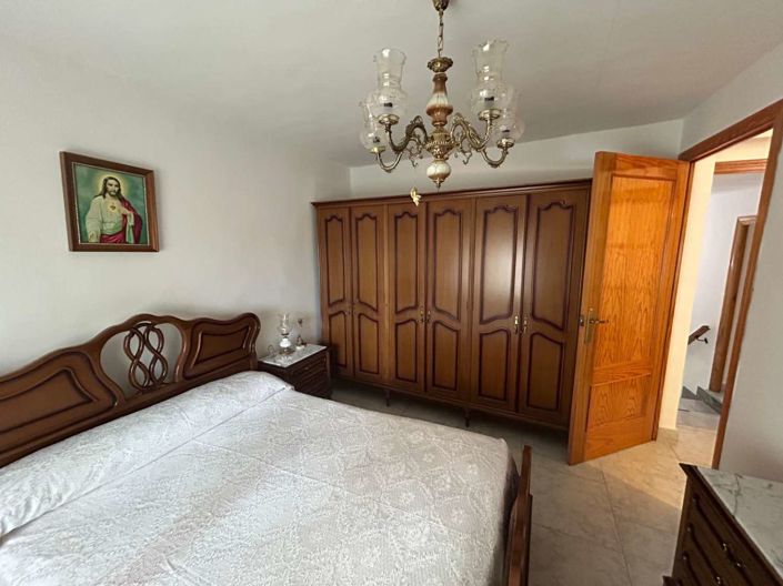 Image No.22-4 Bed Property for sale