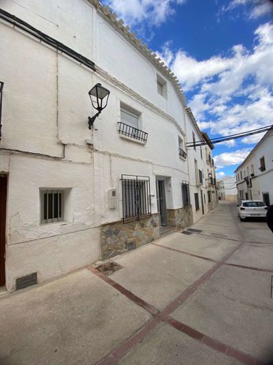 Image No.39-4 Bed Property for sale