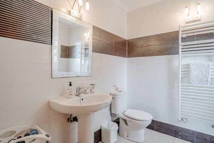 Image No.18-6 Bed Villa for sale