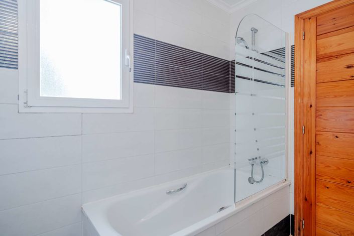 Image No.19-6 Bed Villa for sale