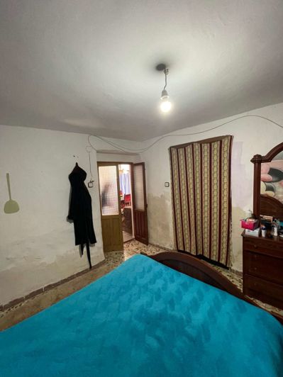 Image No.19-4 Bed Property for sale