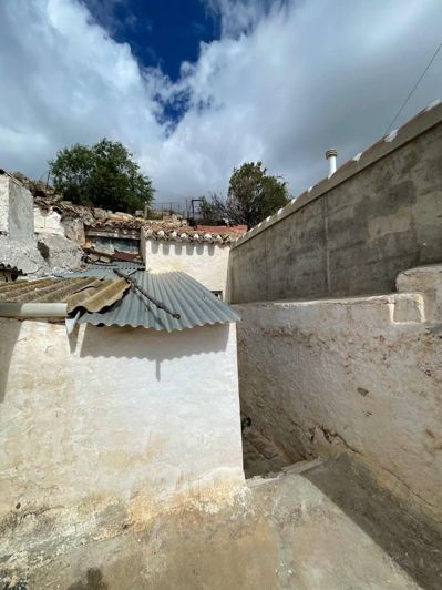 Image No.26-4 Bed Property for sale