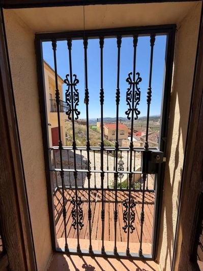 Image No.20-3 Bed Townhouse for sale