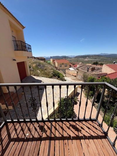 Image No.25-3 Bed Townhouse for sale