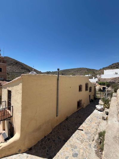 Image No.41-3 Bed Townhouse for sale