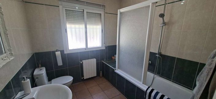 Image No.18-4 Bed Chalet for sale