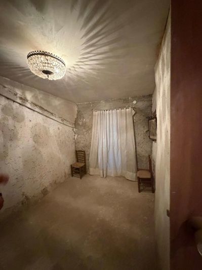 Image No.24-5 Bed Property for sale