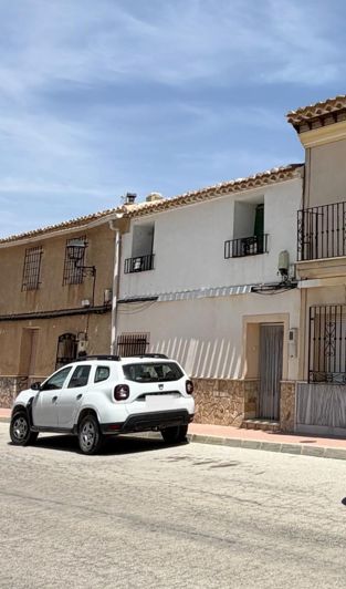 Image No.28-5 Bed Property for sale