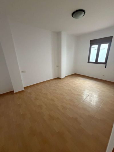 Image No.28-4 Bed Property for sale