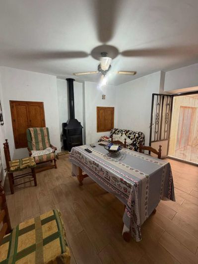 Image No.32-4 Bed Property for sale