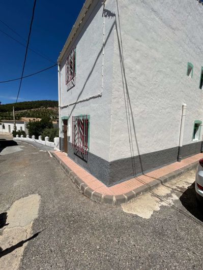 Image No.3-3 Bed Property for sale