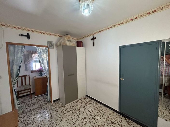 Image No.8-3 Bed Property for sale