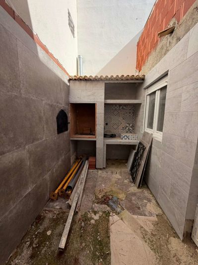 Image No.14-4 Bed Property for sale