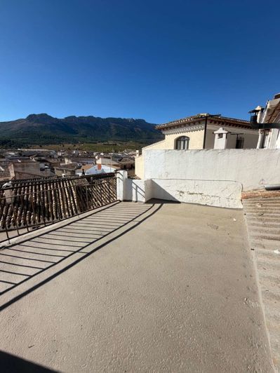 Image No.25-4 Bed Property for sale
