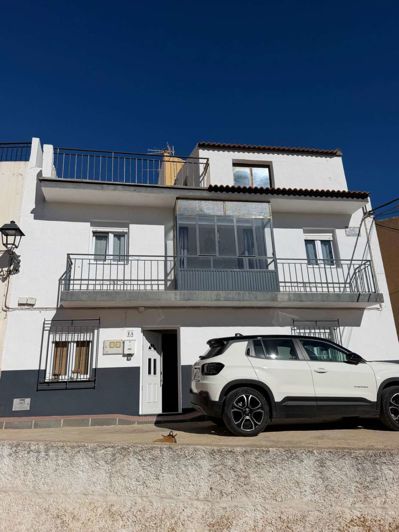 Image No.28-4 Bed Property for sale