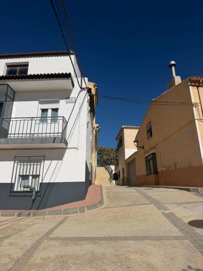 Image No.30-4 Bed Property for sale