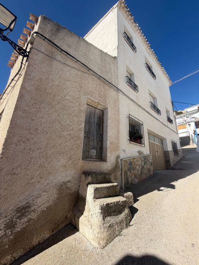 Image No.10-2 Bed Property for sale