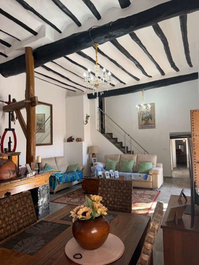 Image No.13-6 Bed Property for sale