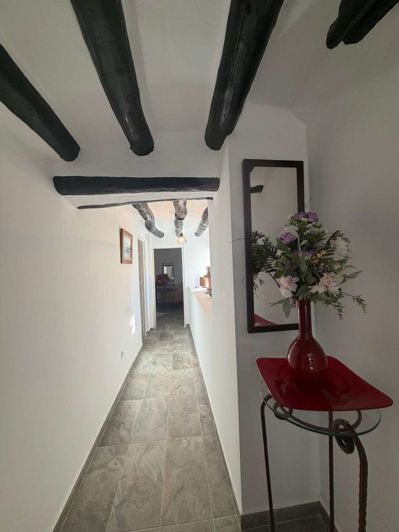 Image No.16-6 Bed Property for sale