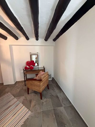 Image No.20-6 Bed Property for sale