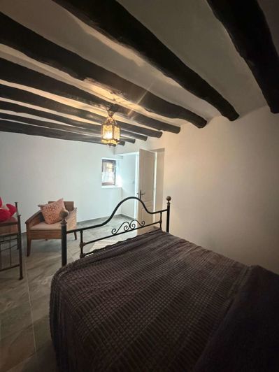 Image No.21-6 Bed Property for sale