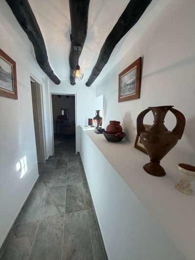 Image No.22-6 Bed Property for sale