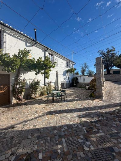 Image No.24-6 Bed Property for sale